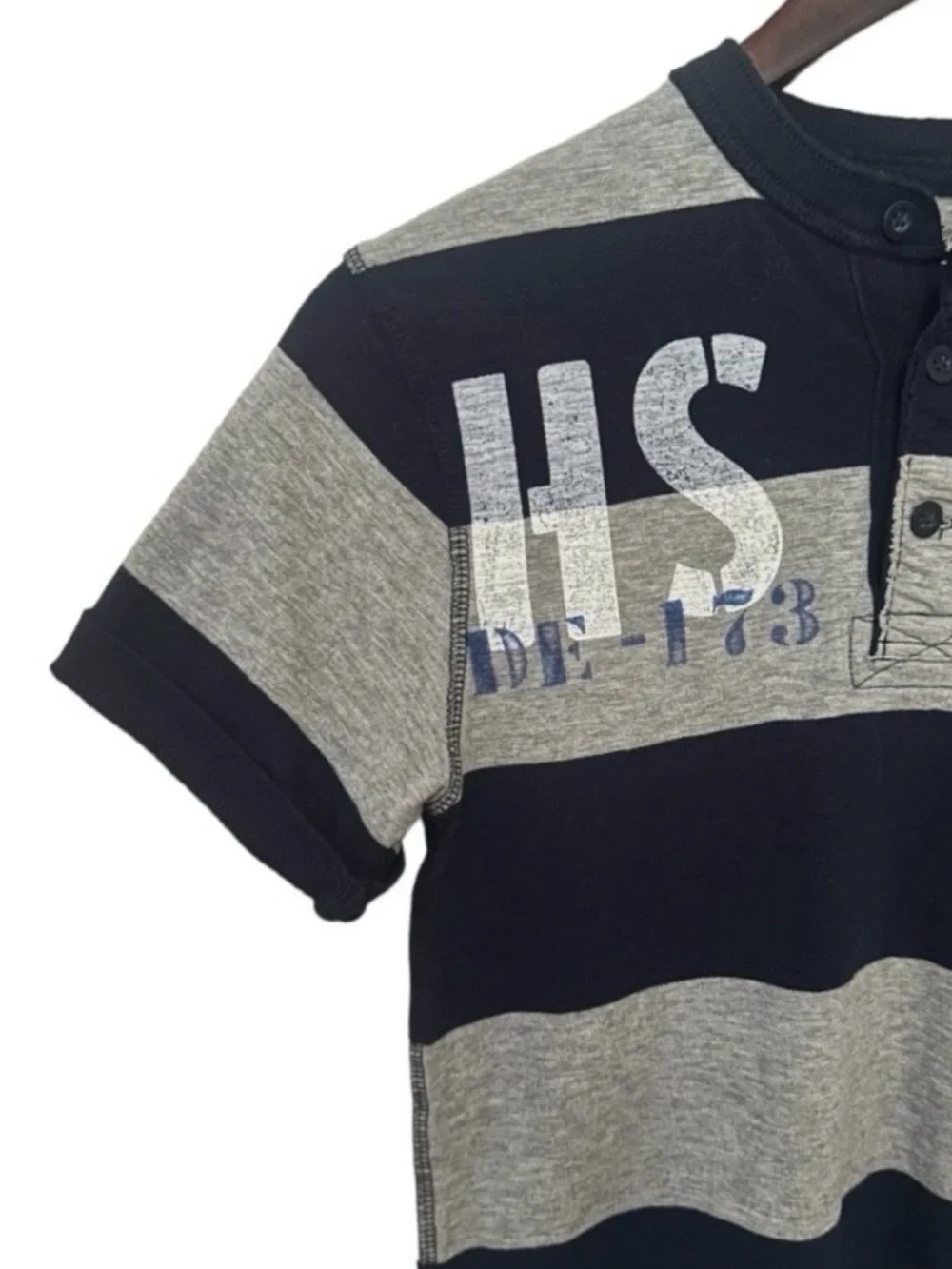 Gap Navy and Grey “Crew” Graphic Print Short Sleeve Henley Tee Size Medium